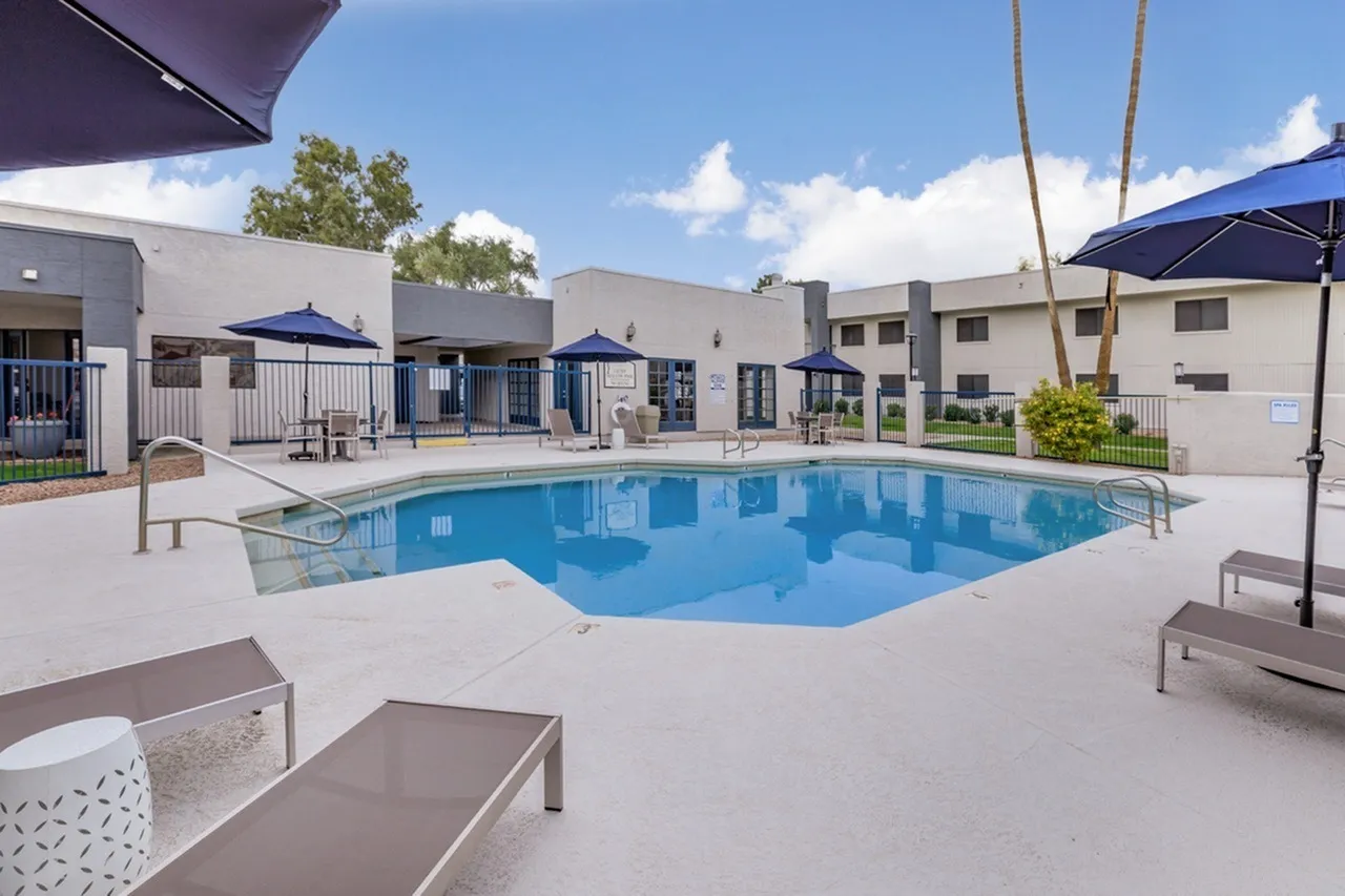 Swimming pool, blue umbrellas, lounge seating, apartment buildings, Phoenix