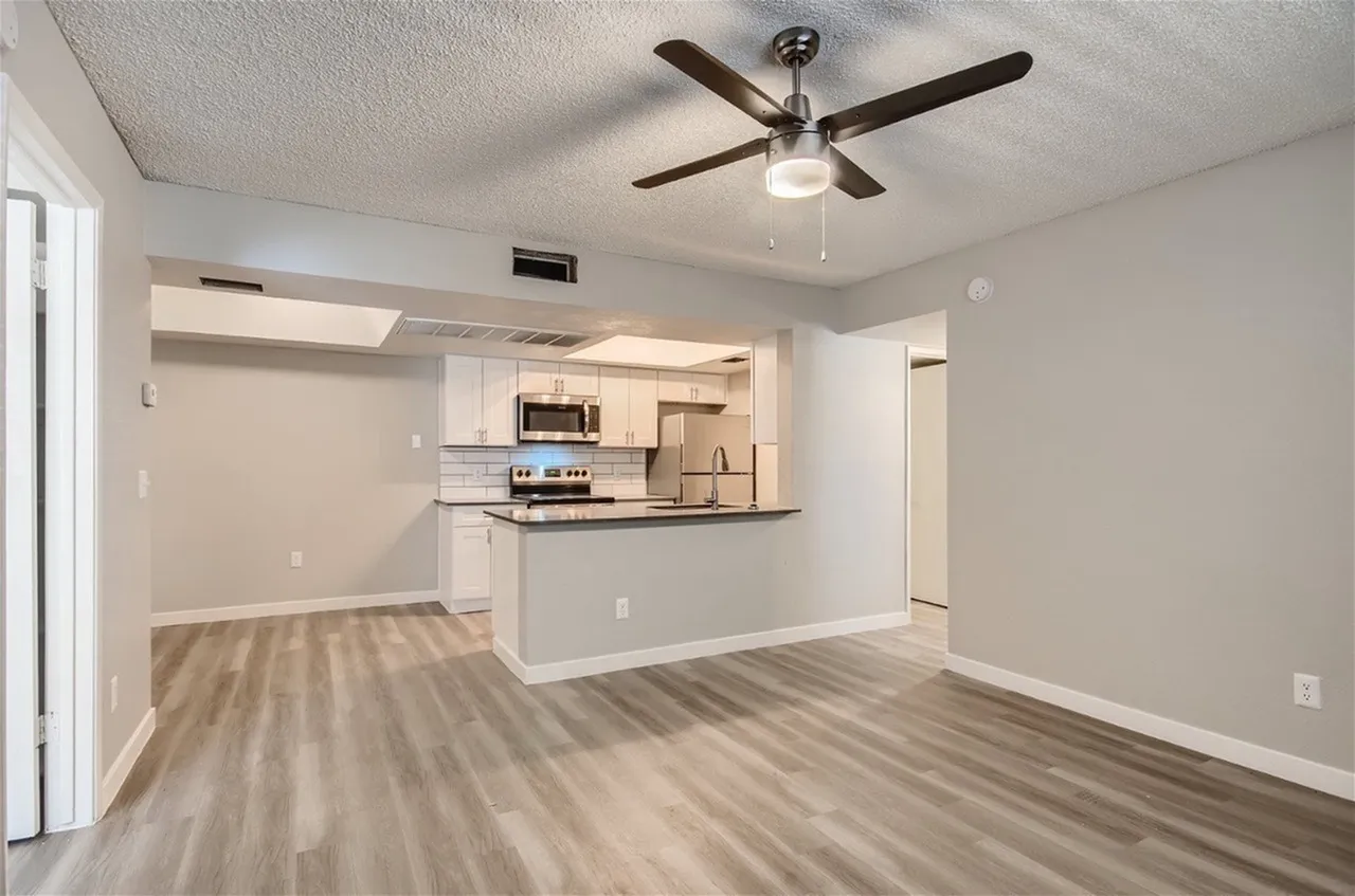 B2 Platinum open living area with kitchen island and wood-style plank flooring