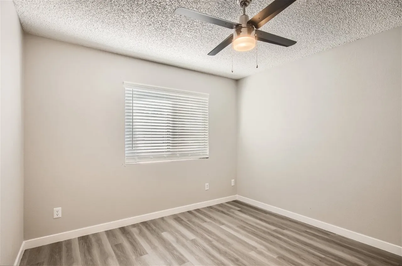 Bedroom with window blinds and ceiling fan