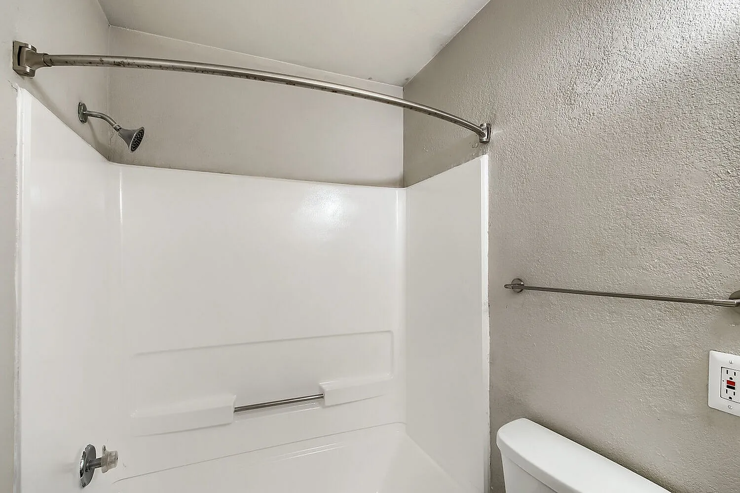 Tub-shower combo with curved curtain rod