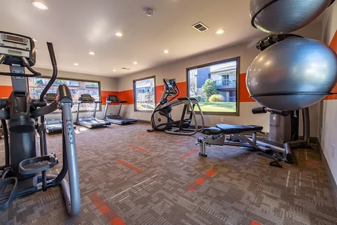 Fitness center, treadmills, elliptical, weight bench, exterior windows
