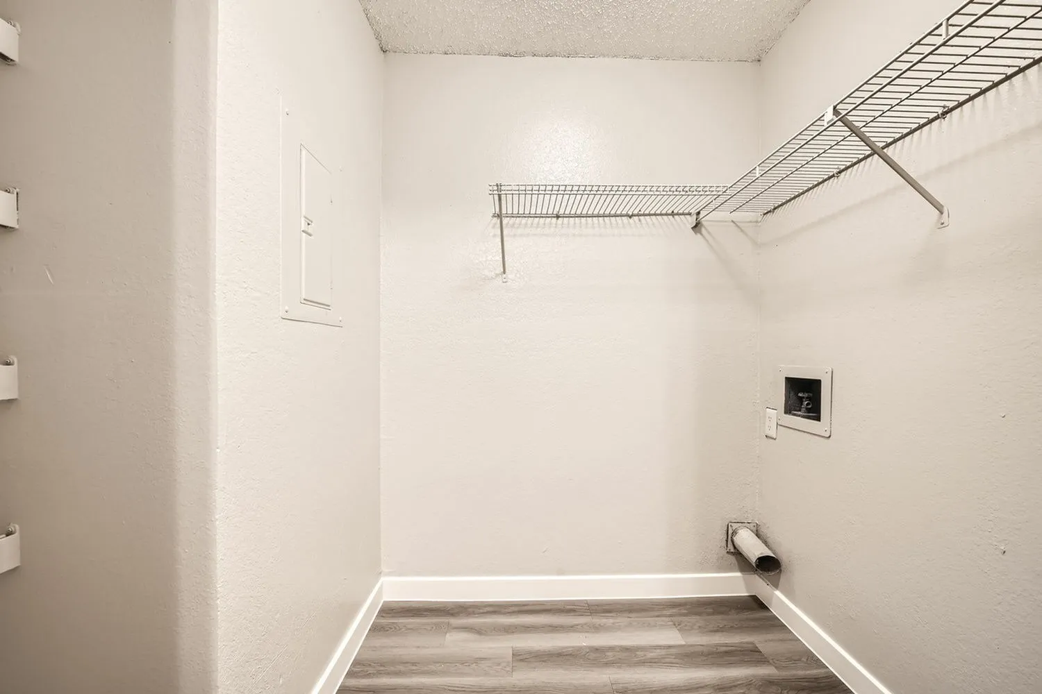Laundry closet, washer and dryer hookups, wire shelving
