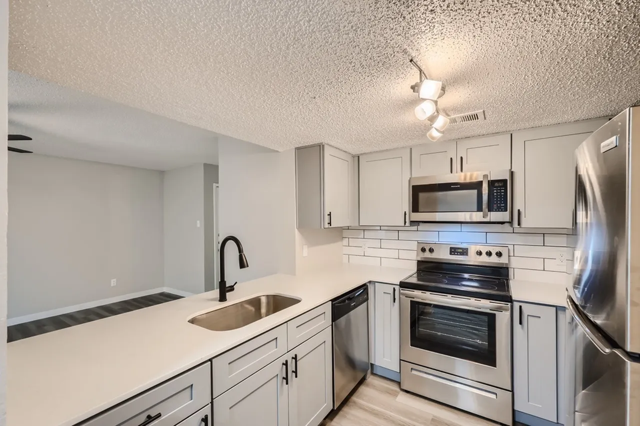 Kitchen, white shaker cabinetry, quartz countertops, stainless appliances, subway tile backsplash