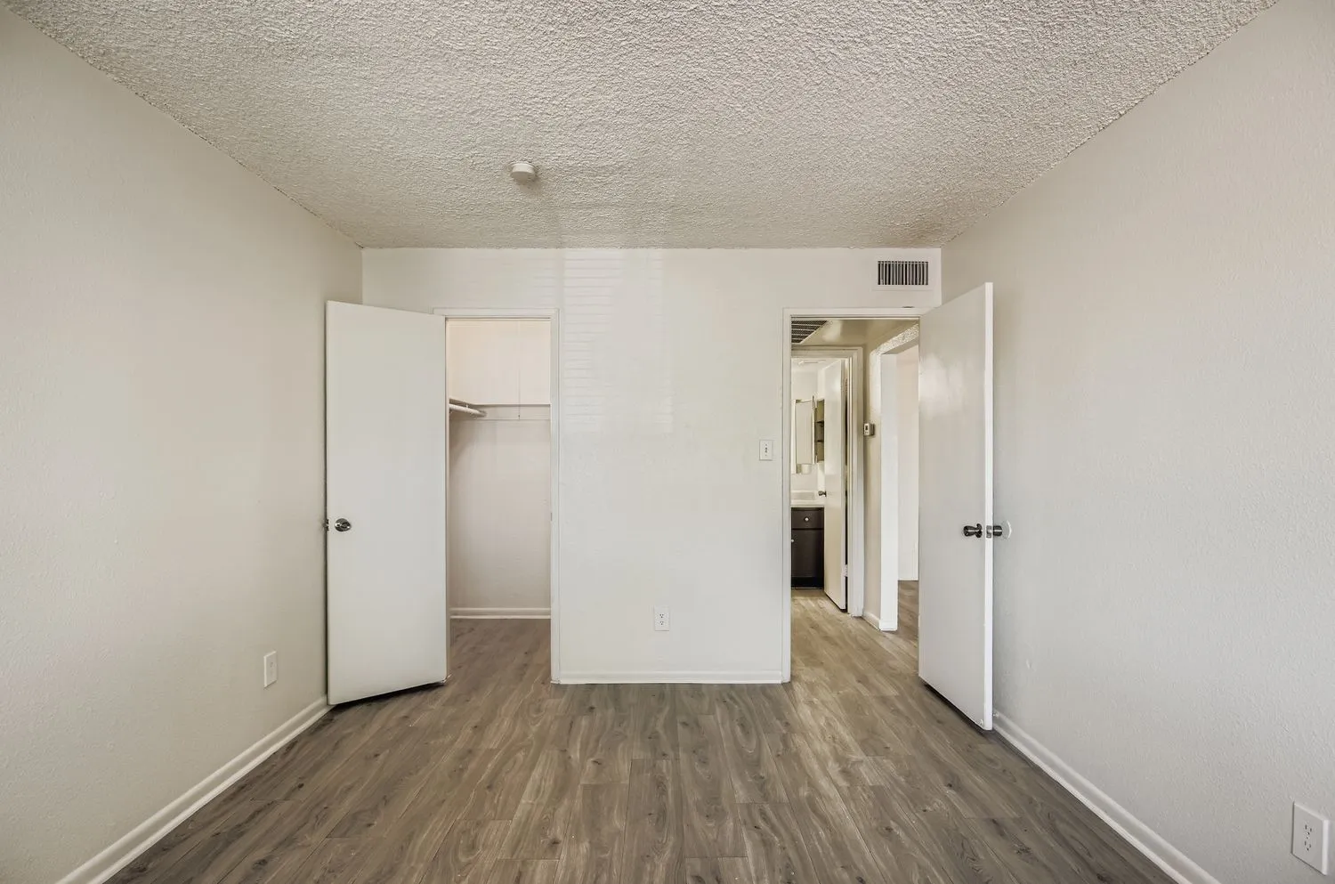 Bedroom, walk-in closet, hallway entry