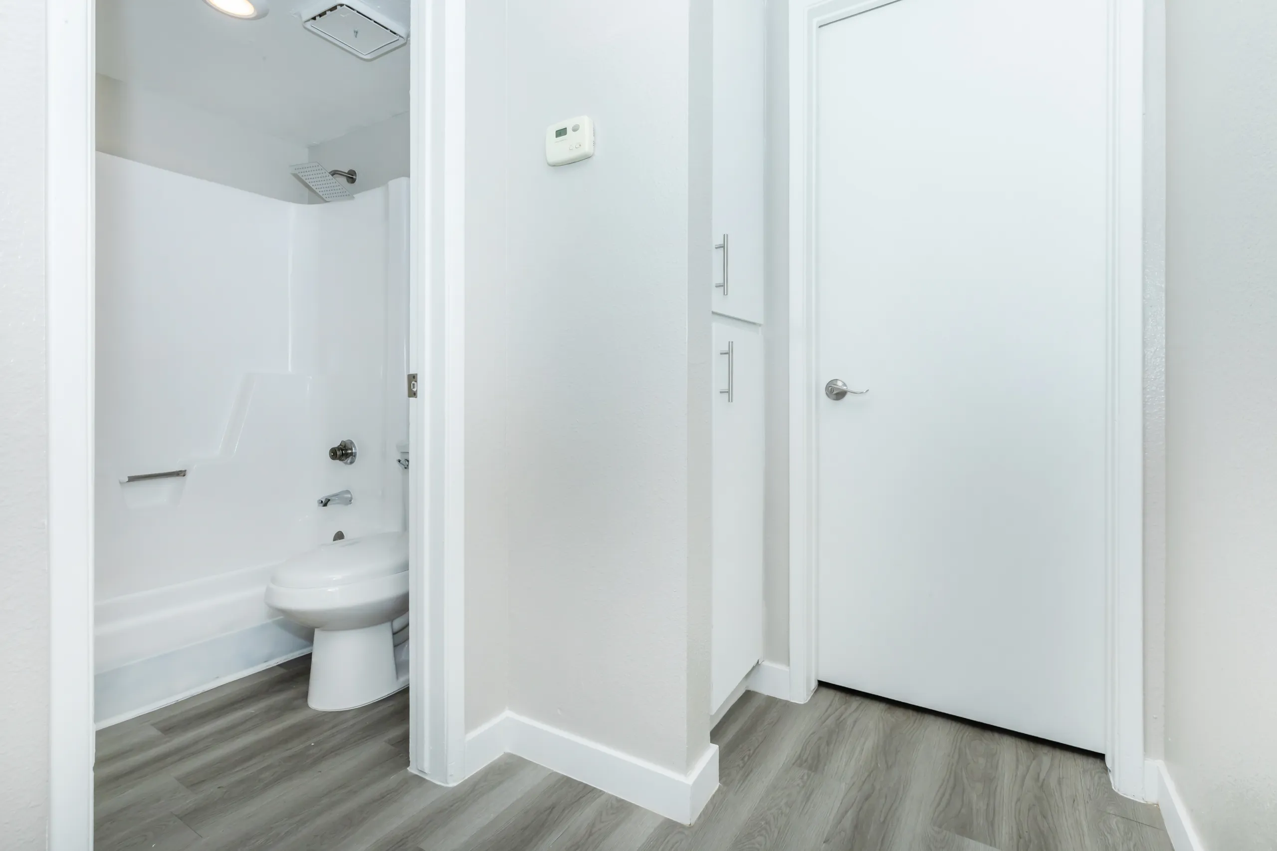 Tub/shower with rainfall showerhead, hallway closet, thermostat