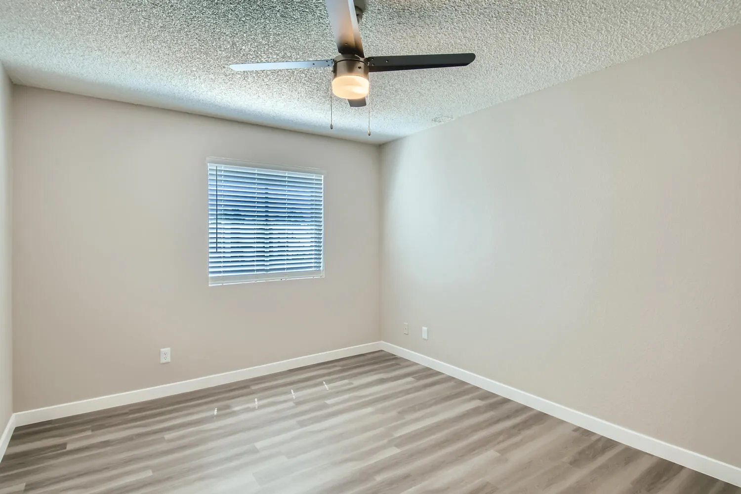 Bedroom, ceiling fan, mini blinds, neutral paint