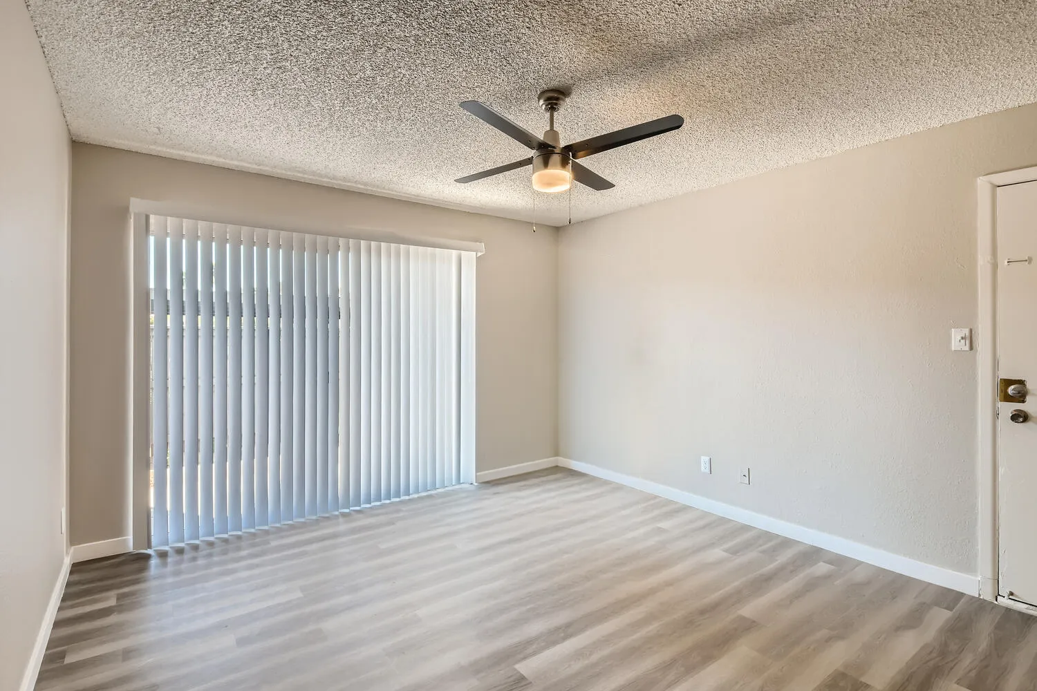 A3 Platinum living room, ceiling fan, vertical blinds, wood-style plank flooring