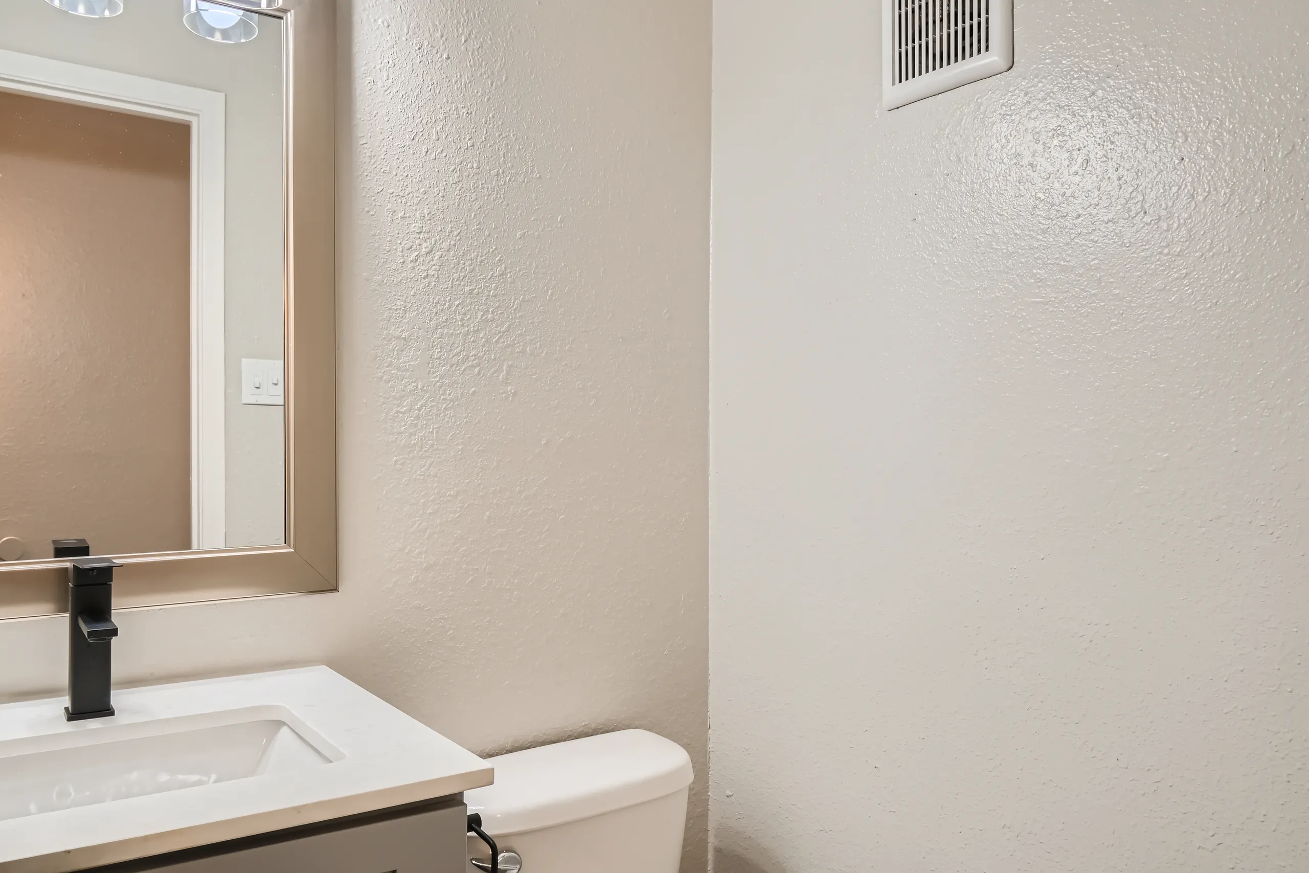 Bathroom with quartz vanity and matte black fixtures