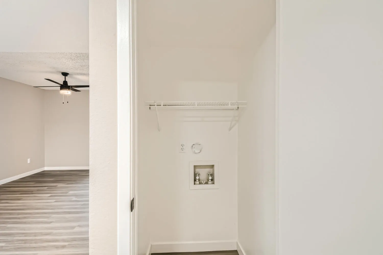 In-unit laundry hookups, built-in shelving