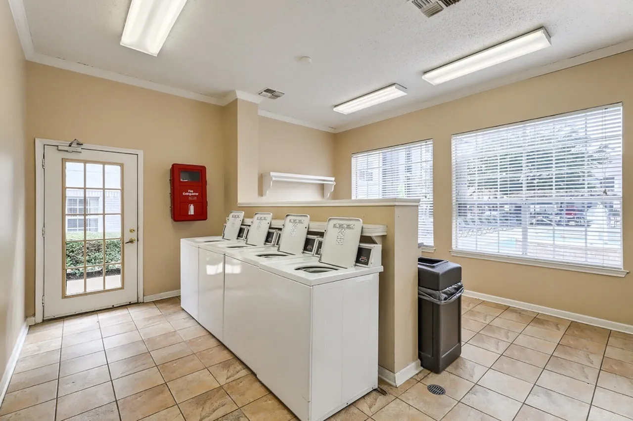 Community laundry room, washers and dryers, tile flooring