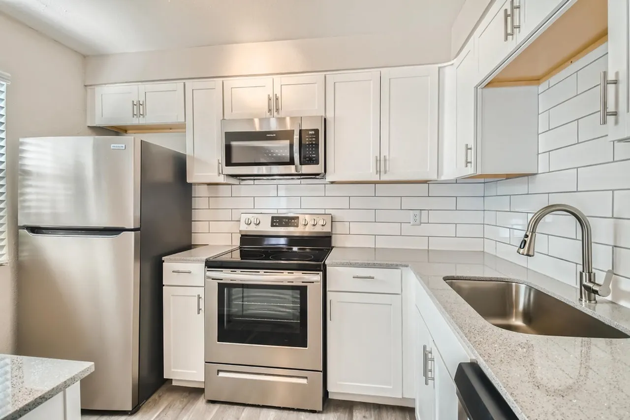 Kitchen, white shaker cabinetry, quartz countertops, stainless appliances, subway tile backsplash