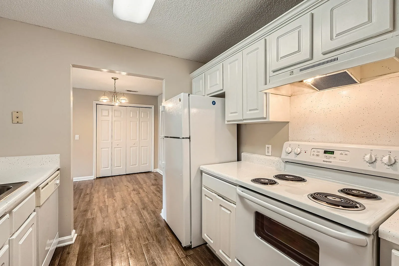 Kitchen, white shaker cabinetry, white coil-top range, wood-style plank flooring