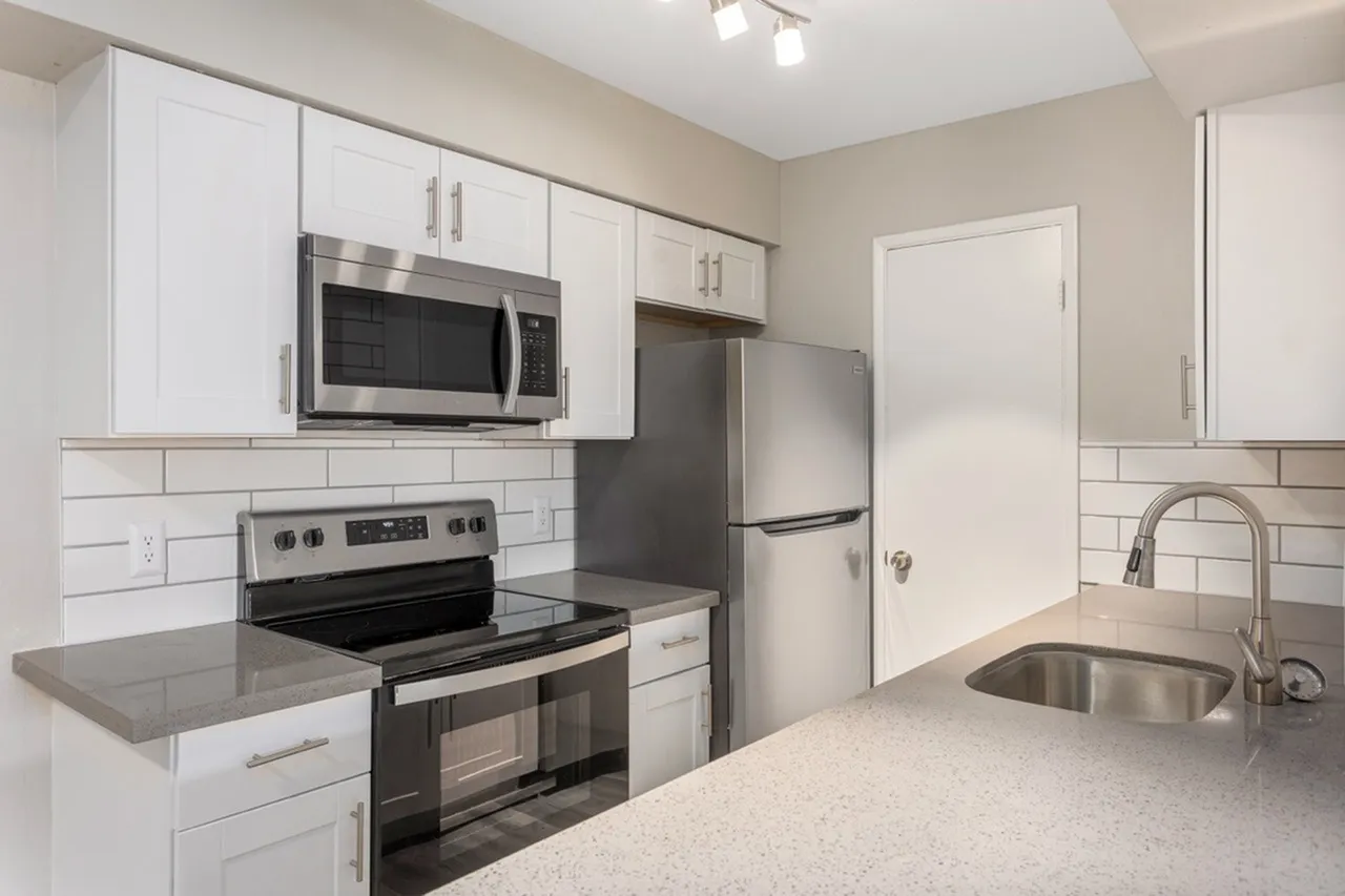 Kitchen, white shaker cabinetry, quartz countertops, stainless appliances, subway tile backsplash