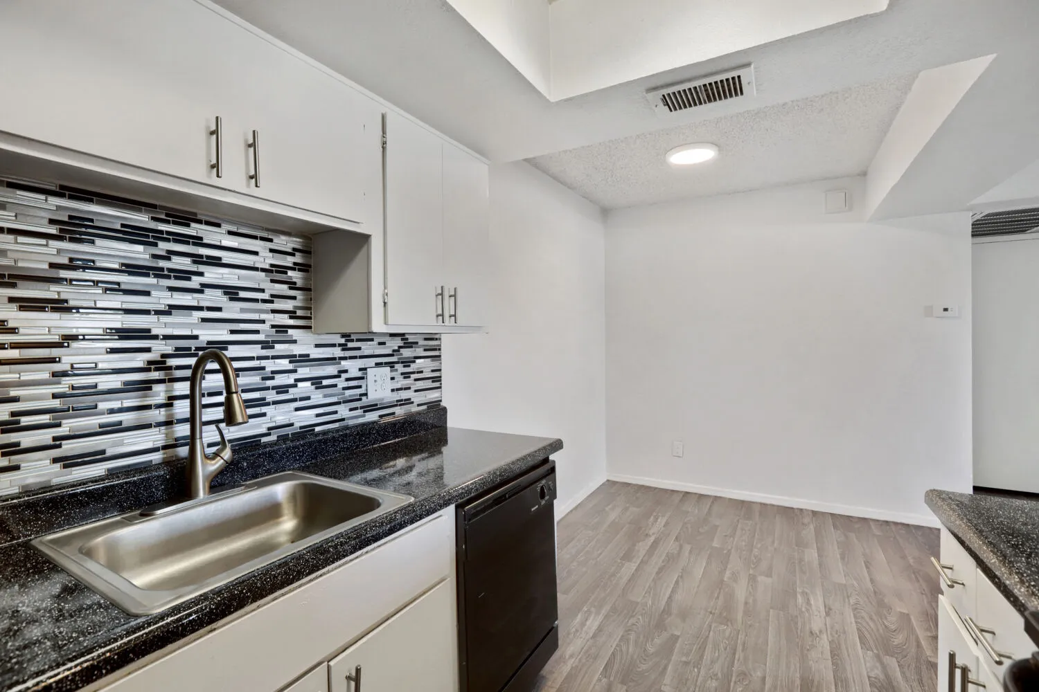 07 Kitchen